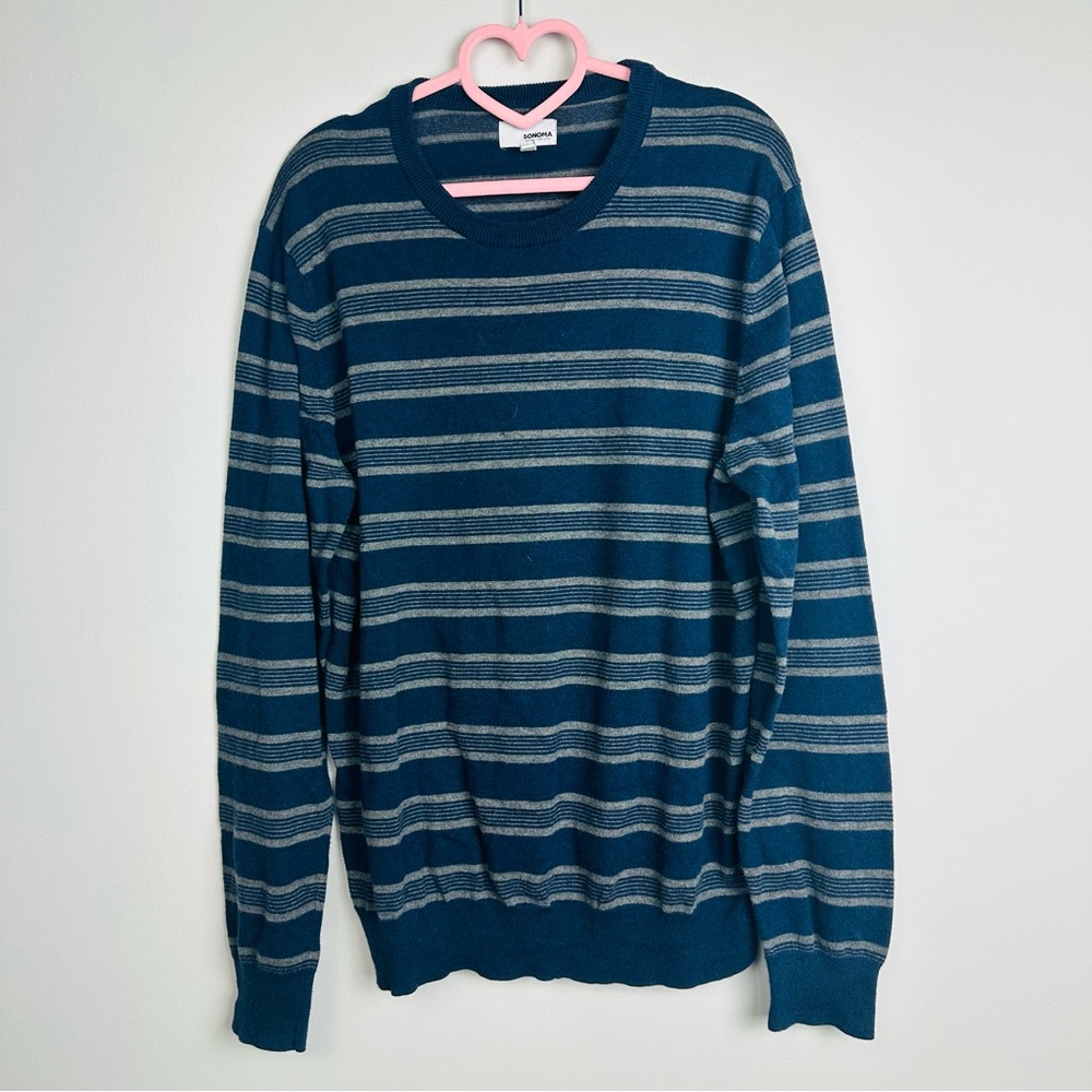 Sonoma Men's Blue and Gray Striped Crewneck Sweater Size Large